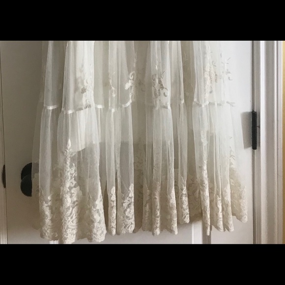 Lace Maxi skirt - Picture 3 of 3